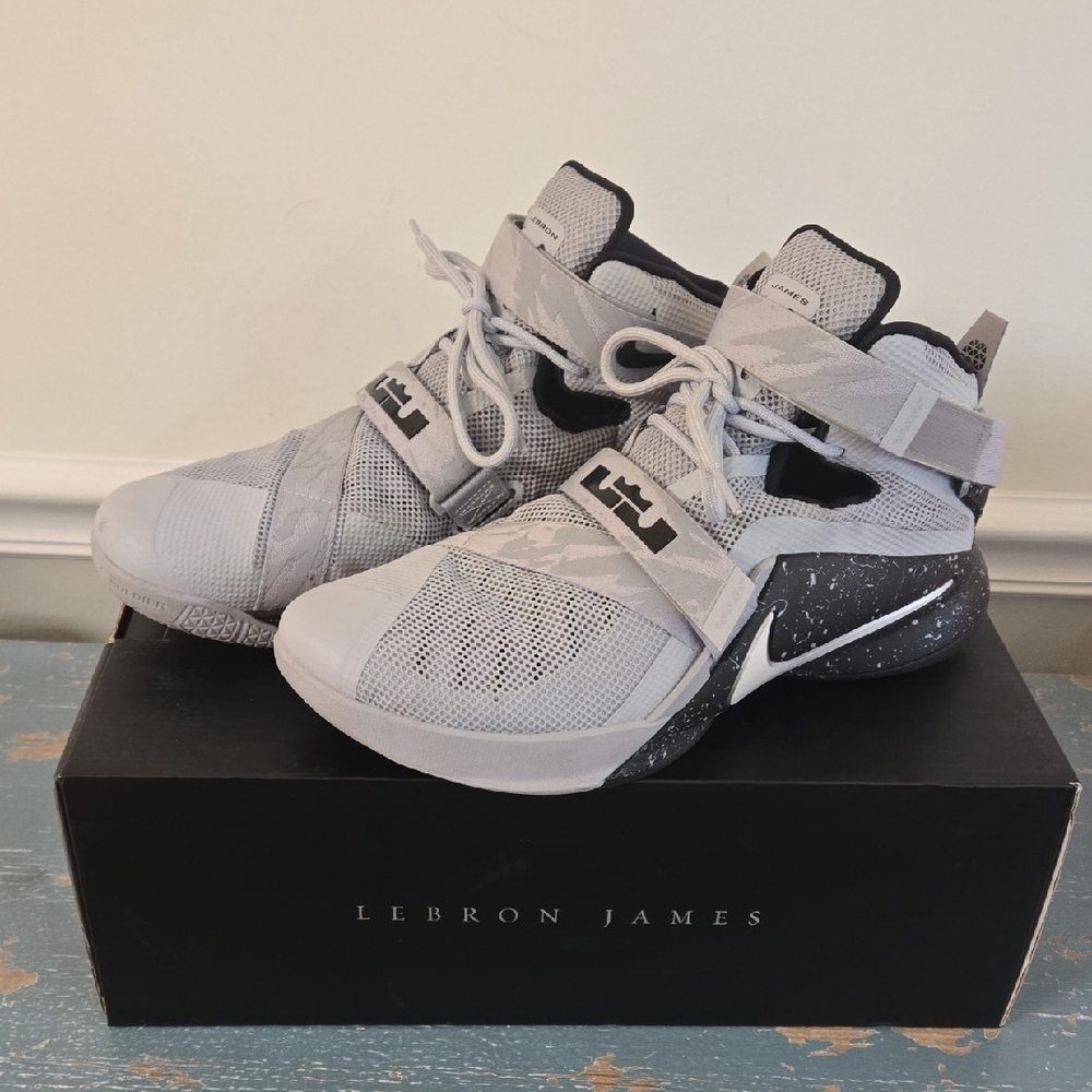 Nike LeBron James Soldier IX 9 PRM Basketball Shoes - Picture 2 of 9